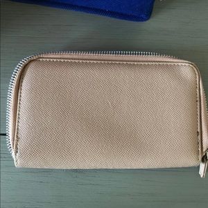 Nude wallet
